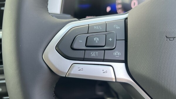 Used Volkswagen T-Roc 2025 for sale - 75660447: Photo 30