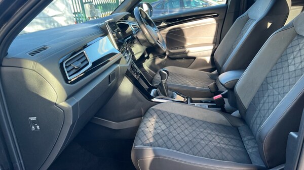 Used Volkswagen T-Roc 2023 for sale - 75636800: Photo 2
