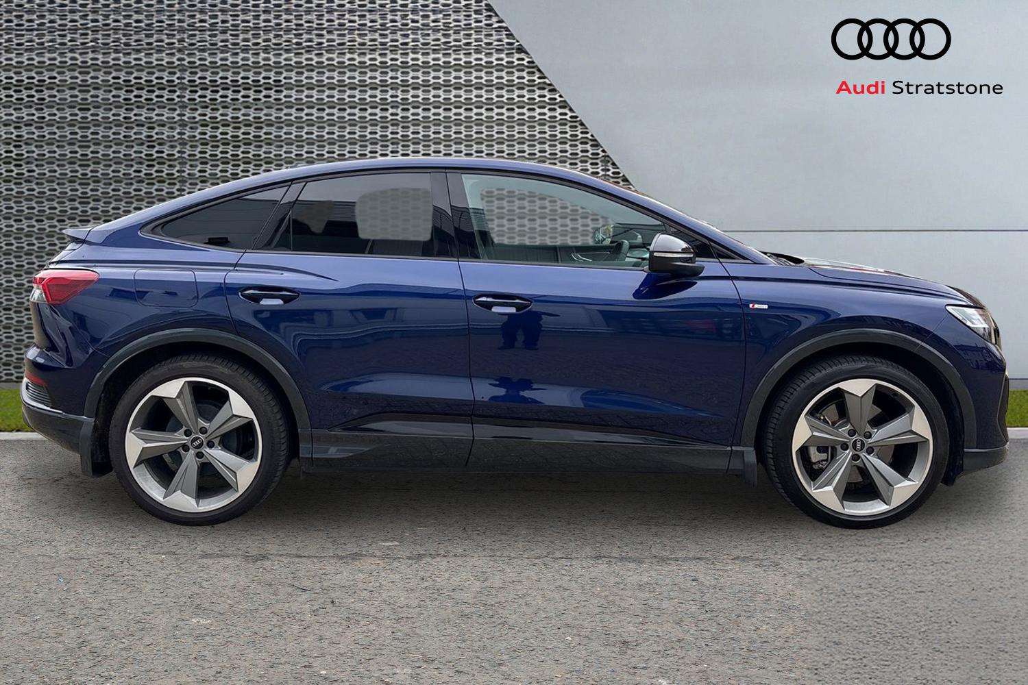 Used Audi Q4 e-tron 2025 for sale - 78076897: Photo 4