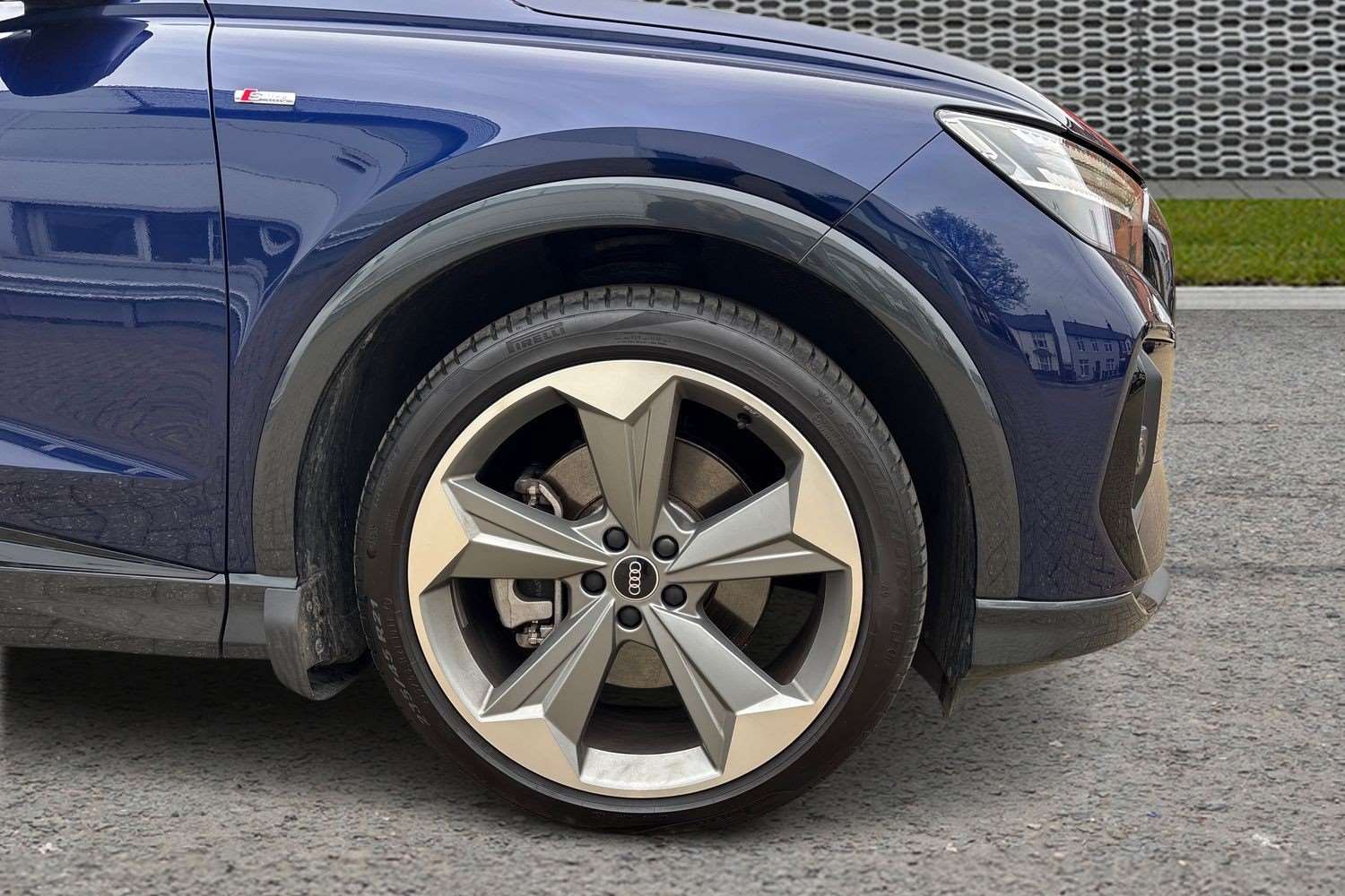 Used Audi Q4 e-tron 2025 for sale - 78076897: Photo 5