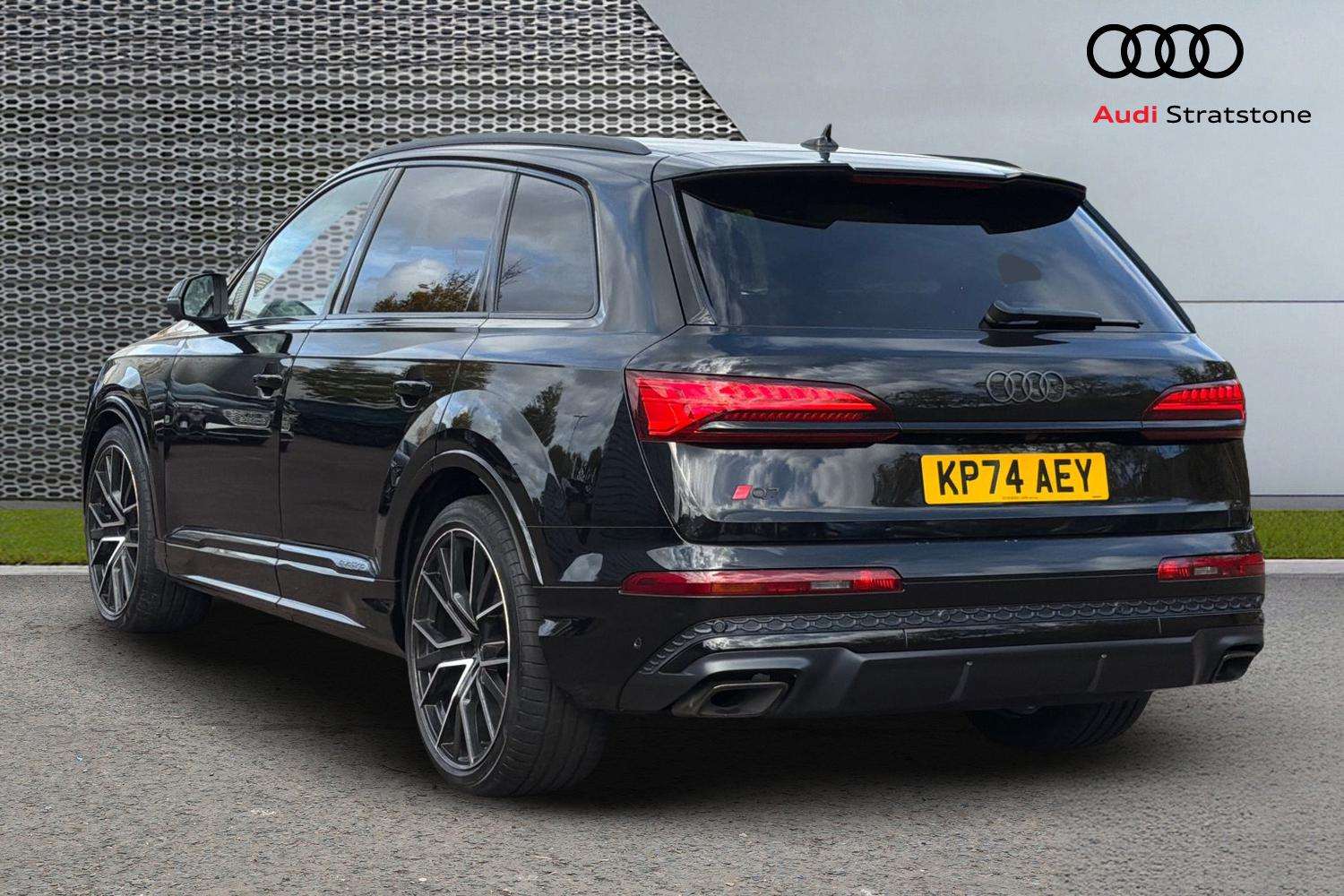Used Audi Q7 2024 for sale - 76902381: Photo 3