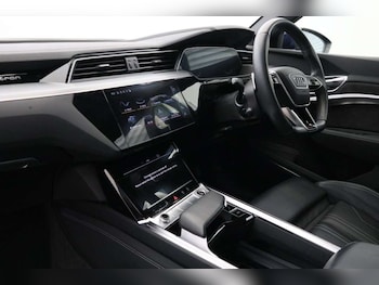 Used Audi e-tron 2020 for sale - 76252196: Photo
