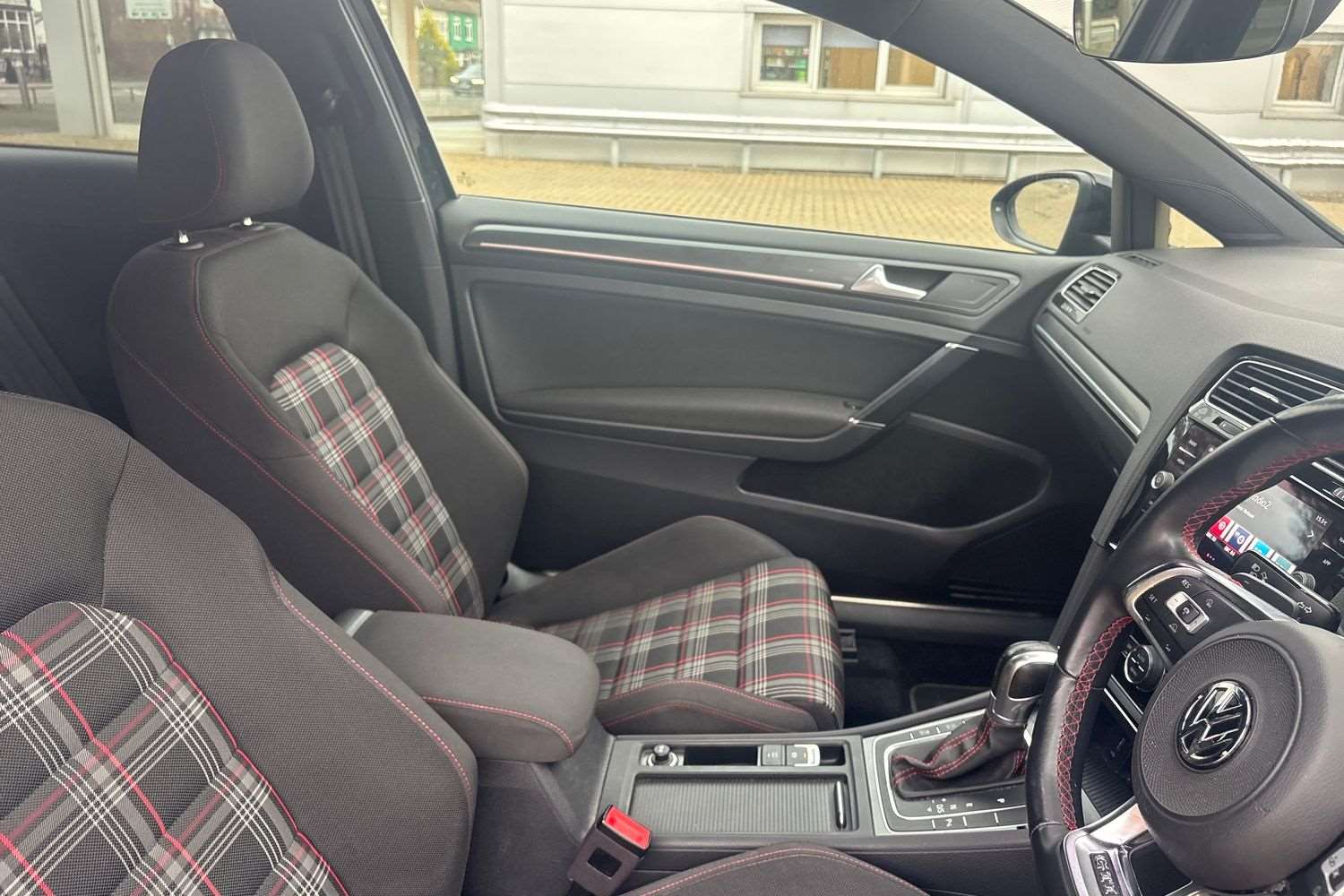 Used Volkswagen Golf 2017 for sale - 76442425: Photo 24