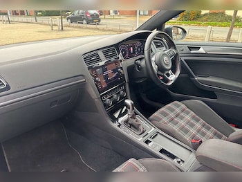 Used Volkswagen Golf 2017 for sale - 76442425: Photo