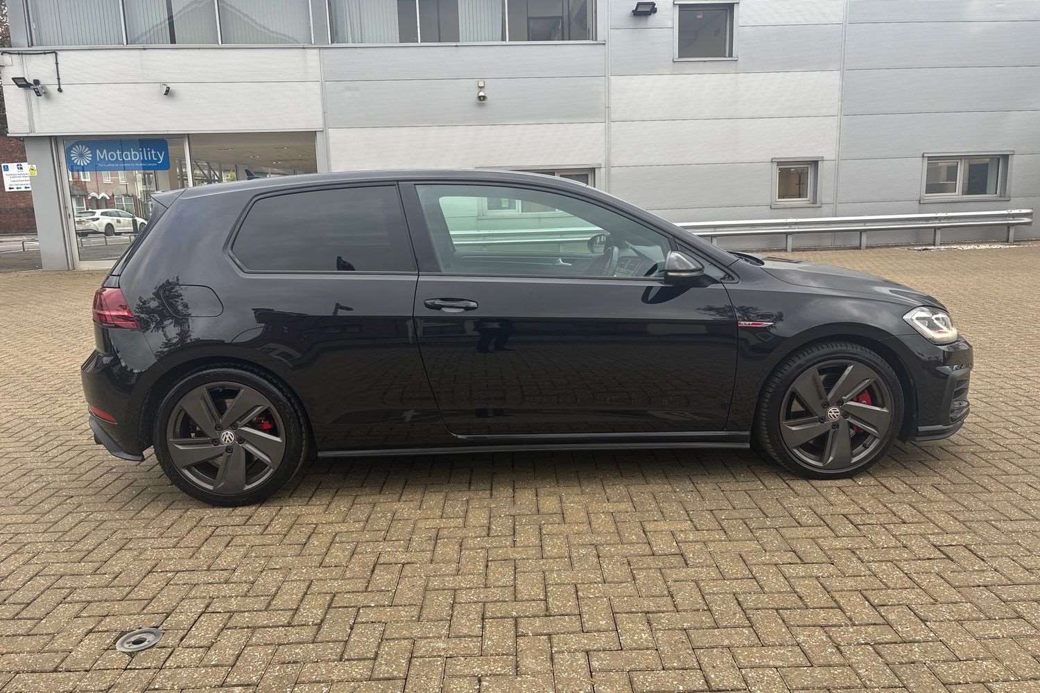 Used Volkswagen Golf 2017 for sale - 76442425: Photo 4