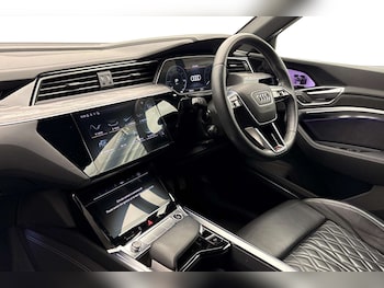 Used Audi e-tron 2022 for sale - 76298362: Photo 2