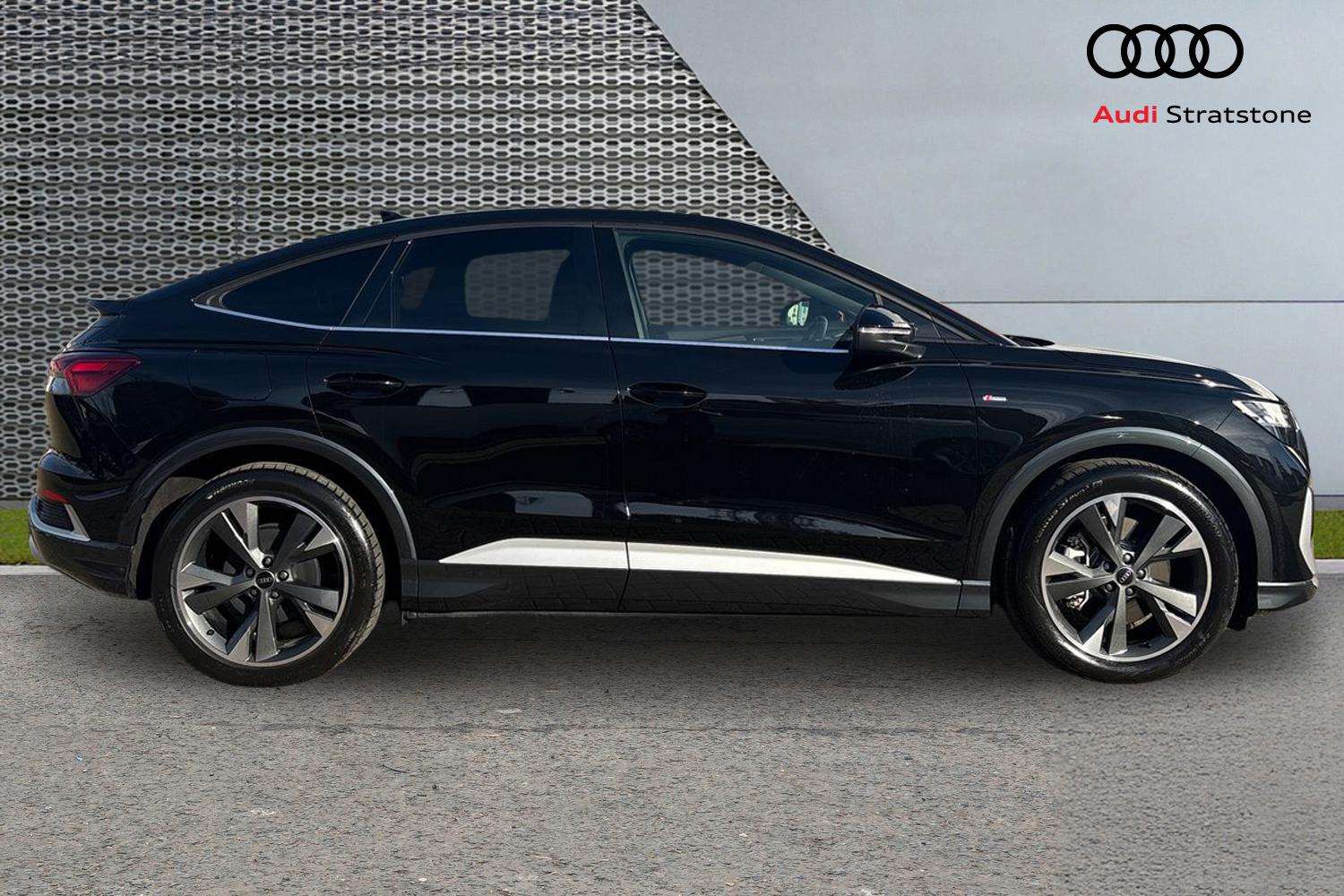 Used Audi Q4 e-tron 2025 for sale - 77414686: Photo 4