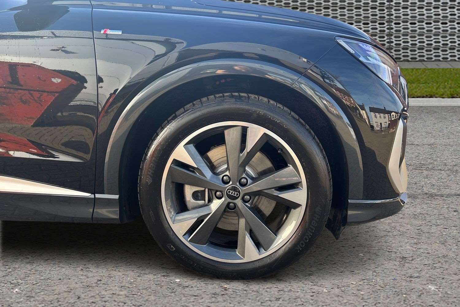 Used Audi Q4 e-tron 2025 for sale - 77414686: Photo 5