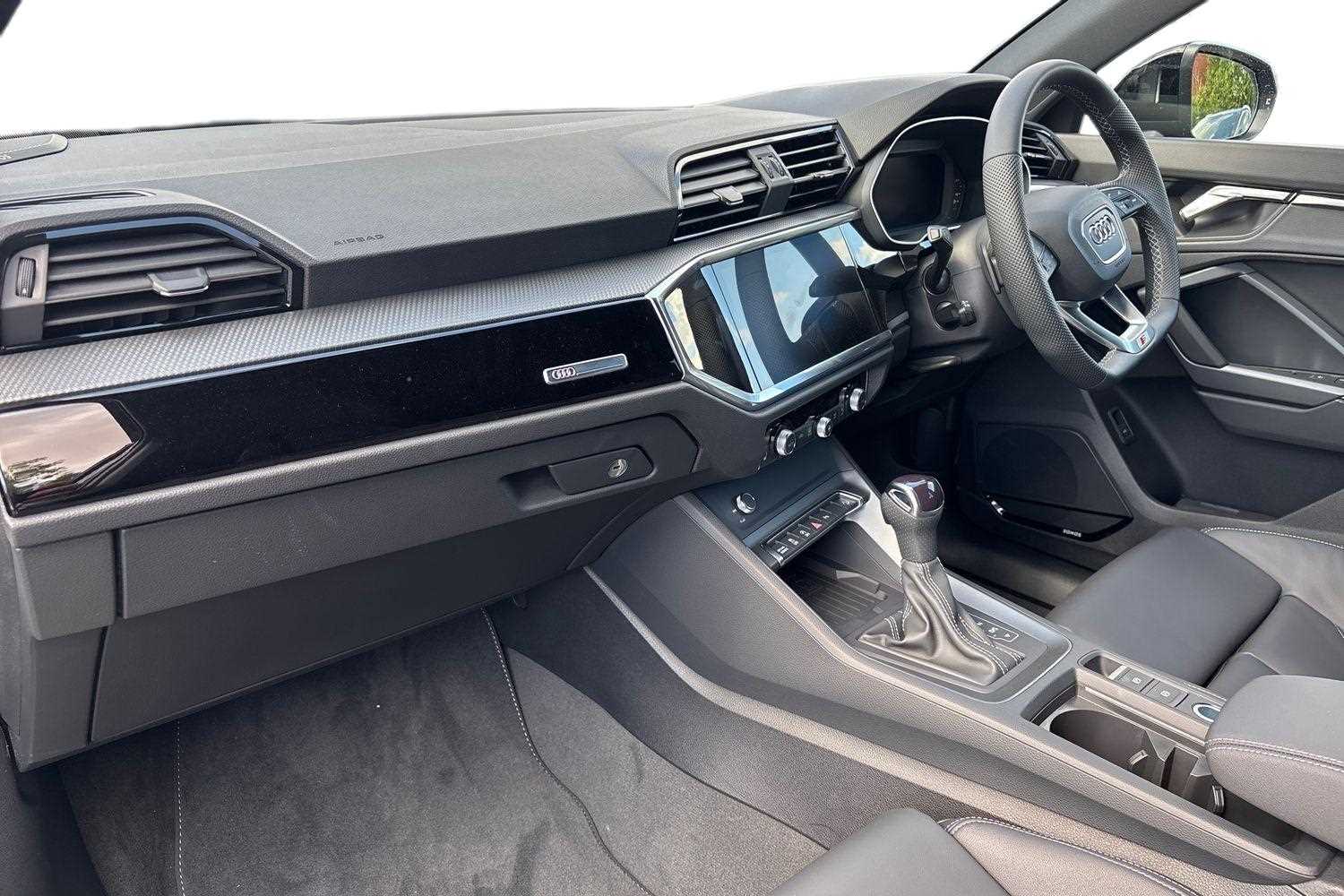 Used Audi Q3 2025 for sale - 76063466: Photo 2