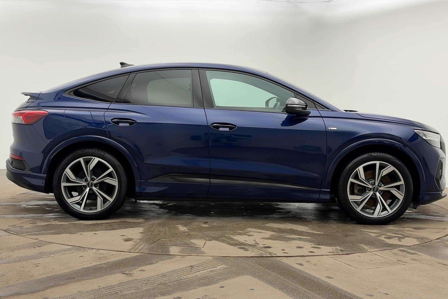 Used Audi Q4 e-tron 2023 for sale - 76928964: Photo 4