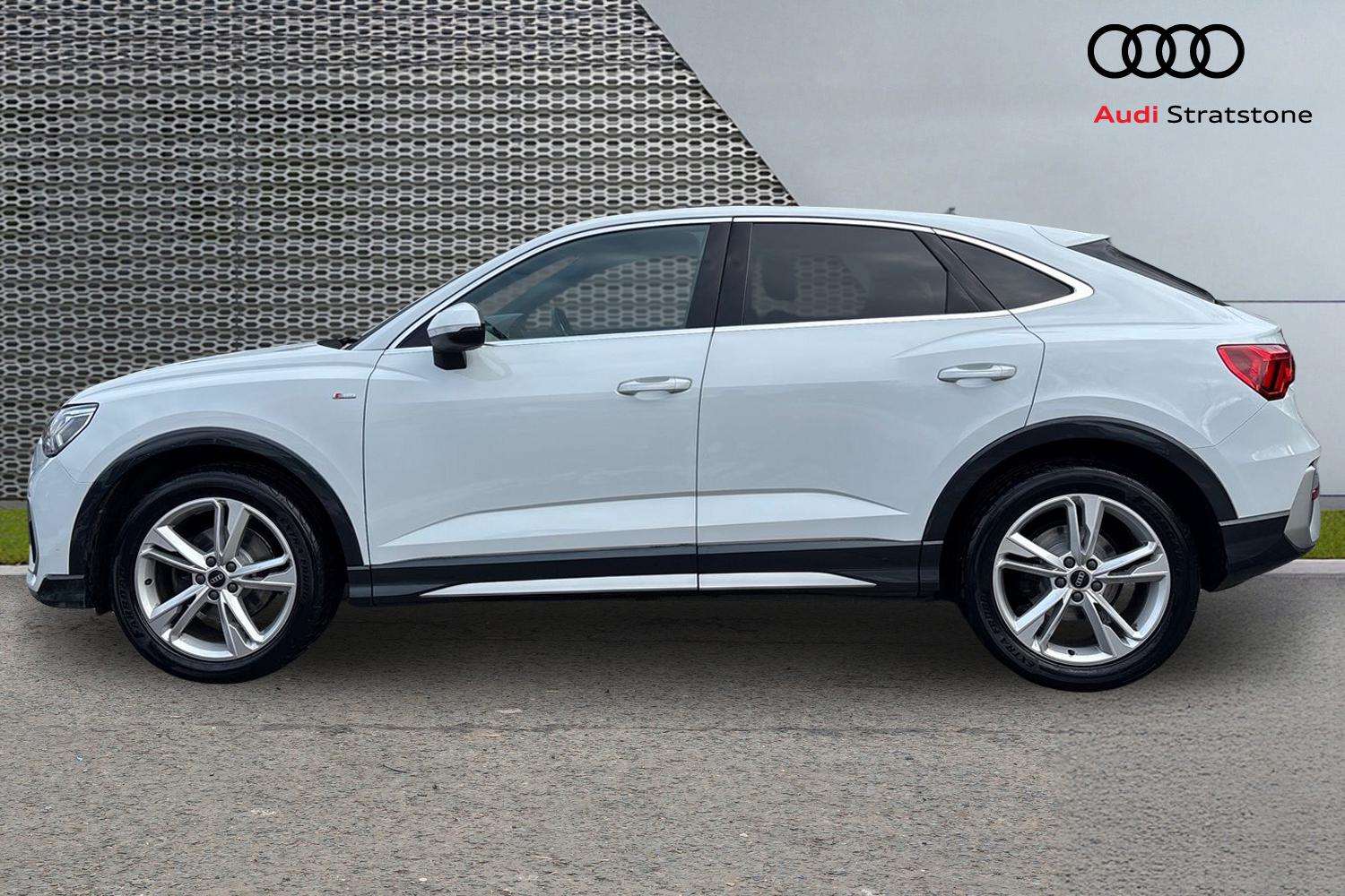 Used Audi Q3 2023 for sale - 77068652: Photo 8