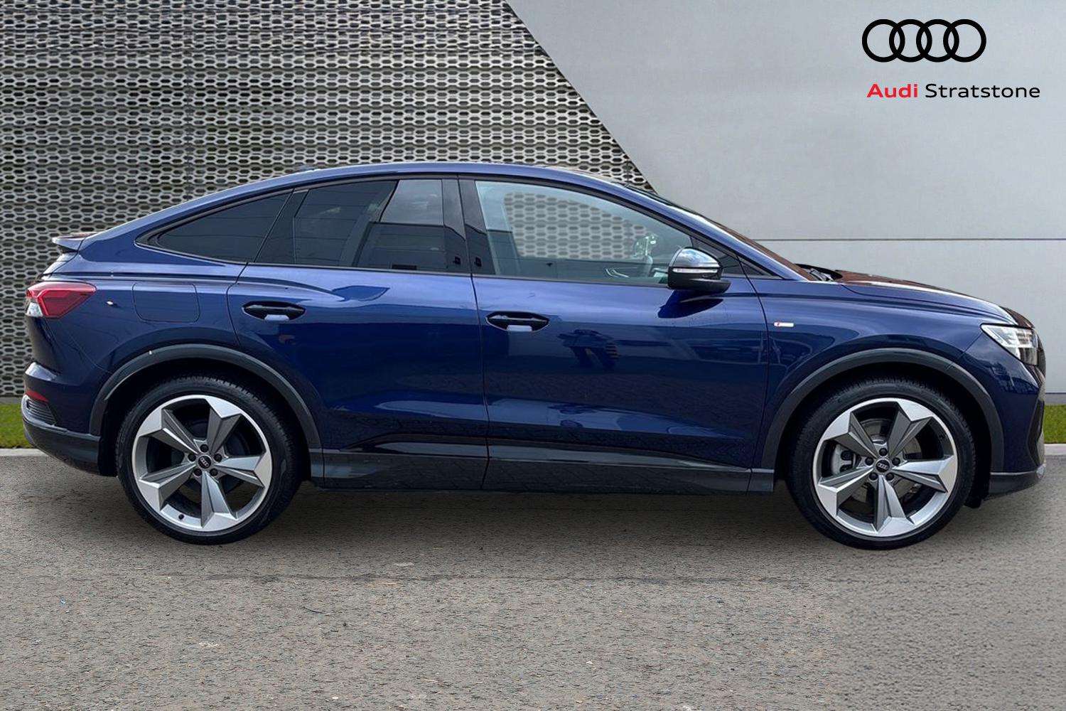 Used Audi Q4 e-tron 2025 for sale - 77842453: Photo 4