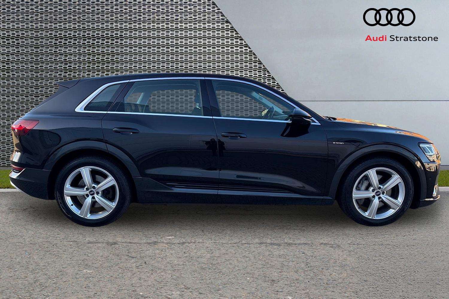 Used Audi e-tron 2020 for sale - 77443359: Photo 4