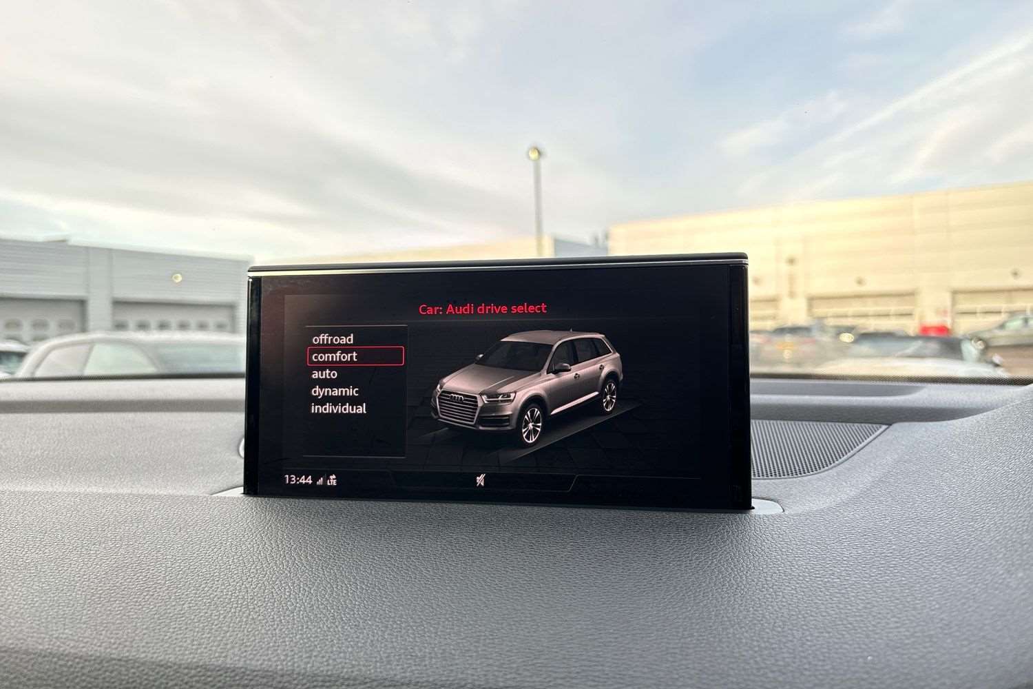 Used Audi Q7 2017 for sale - 77093440: Photo 30