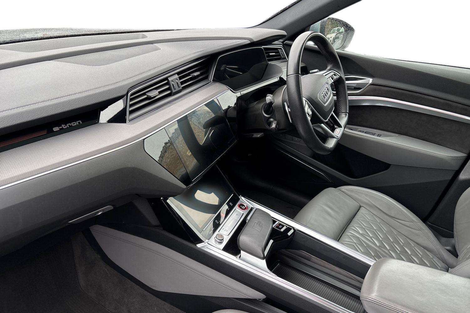 Used Audi e-tron 2021 for sale - 77333801: Photo 2