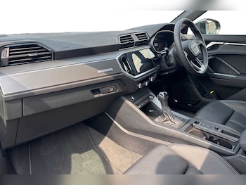 Used Audi Q3 2024 for sale - 76286386: Photo 2