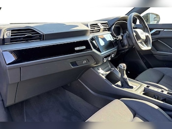 Used Audi Q3 2023 for sale - 75105060: Photo
