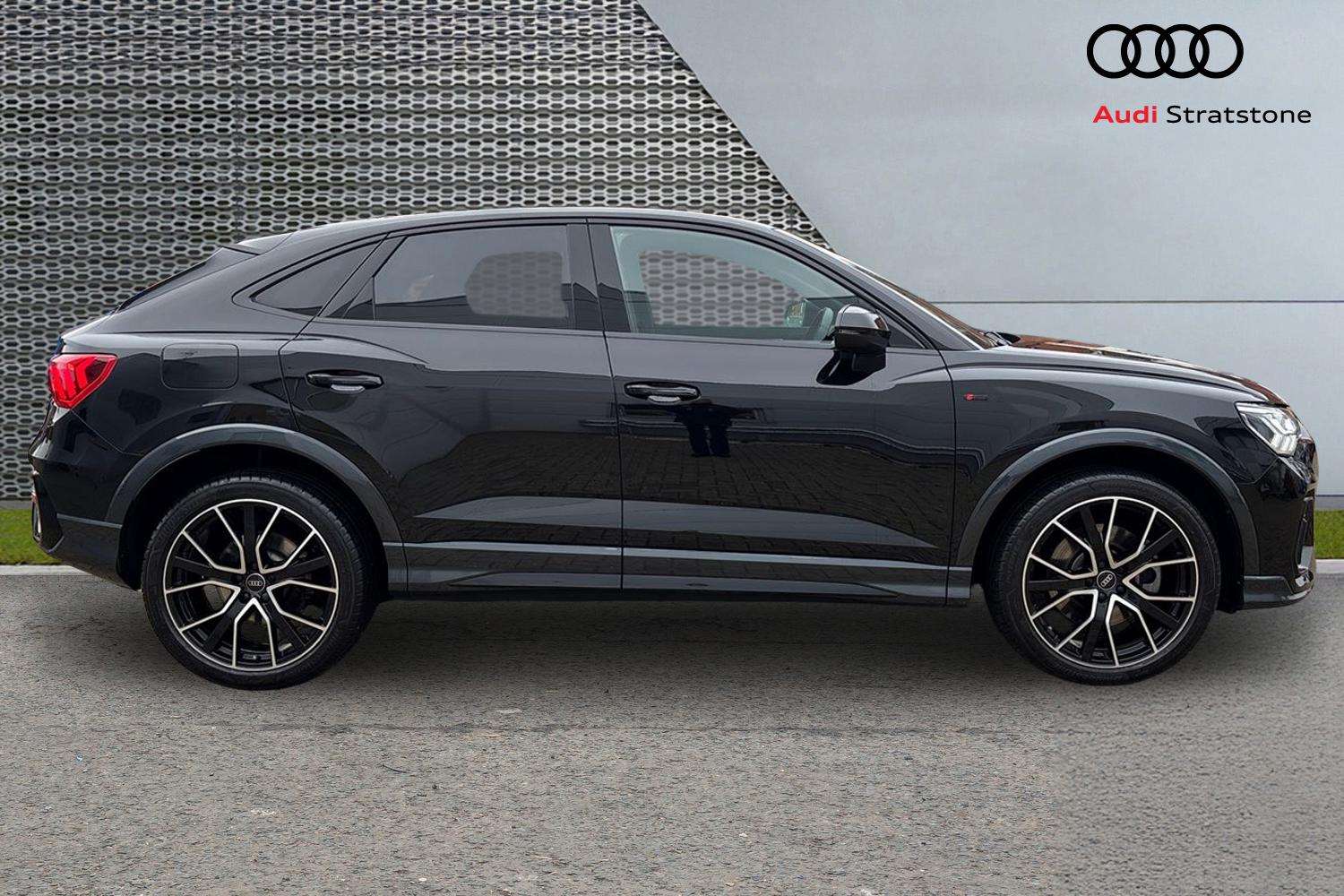 Used Audi Q3 2023 for sale - 77565744: Photo 4