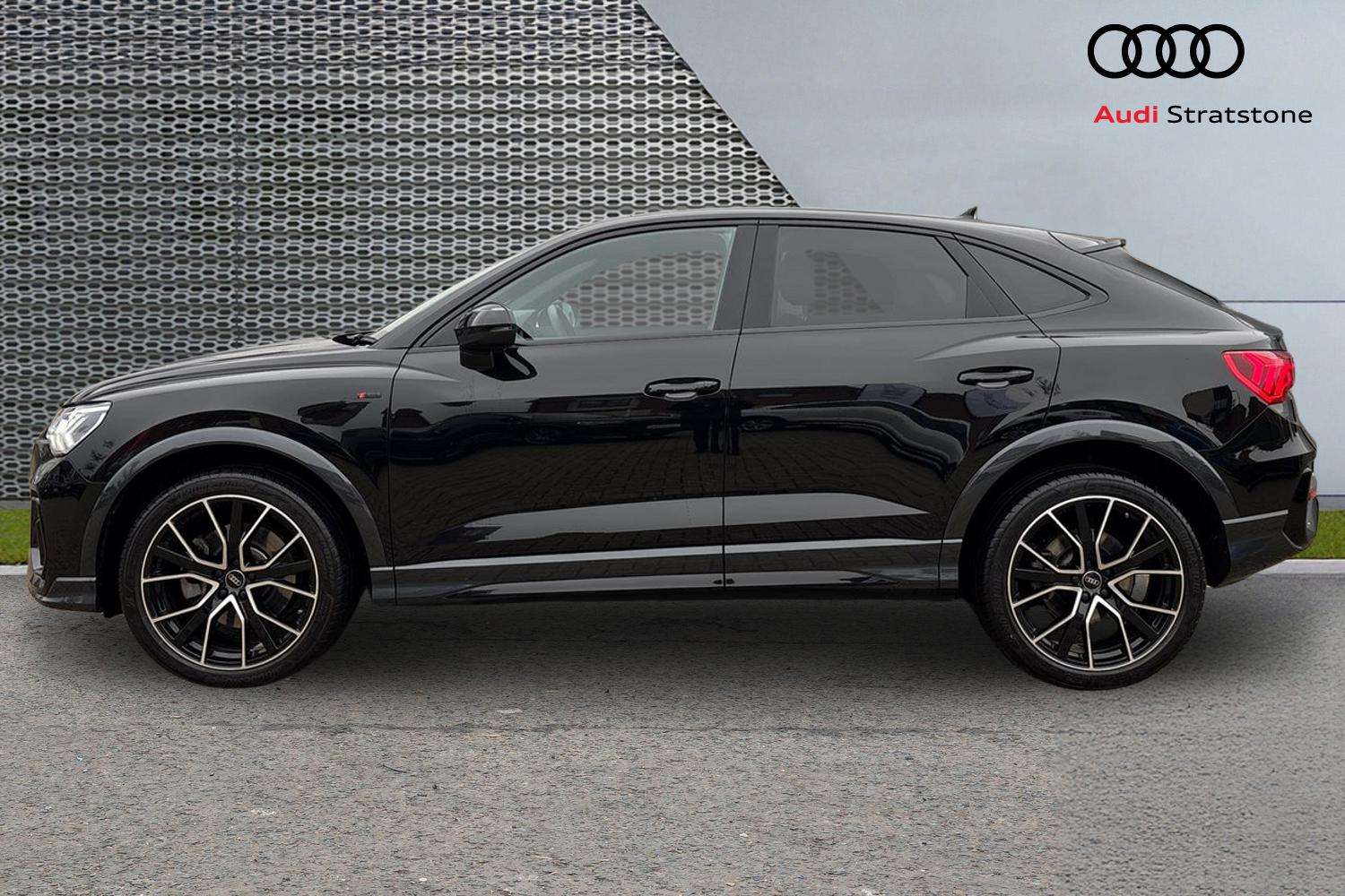Used Audi Q3 2023 for sale - 77565744: Photo 8