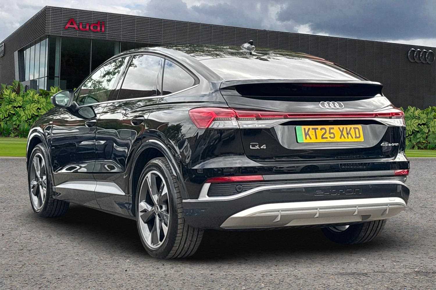 Used Audi Q4 e-tron 2025 for sale - 76063264: Photo 3