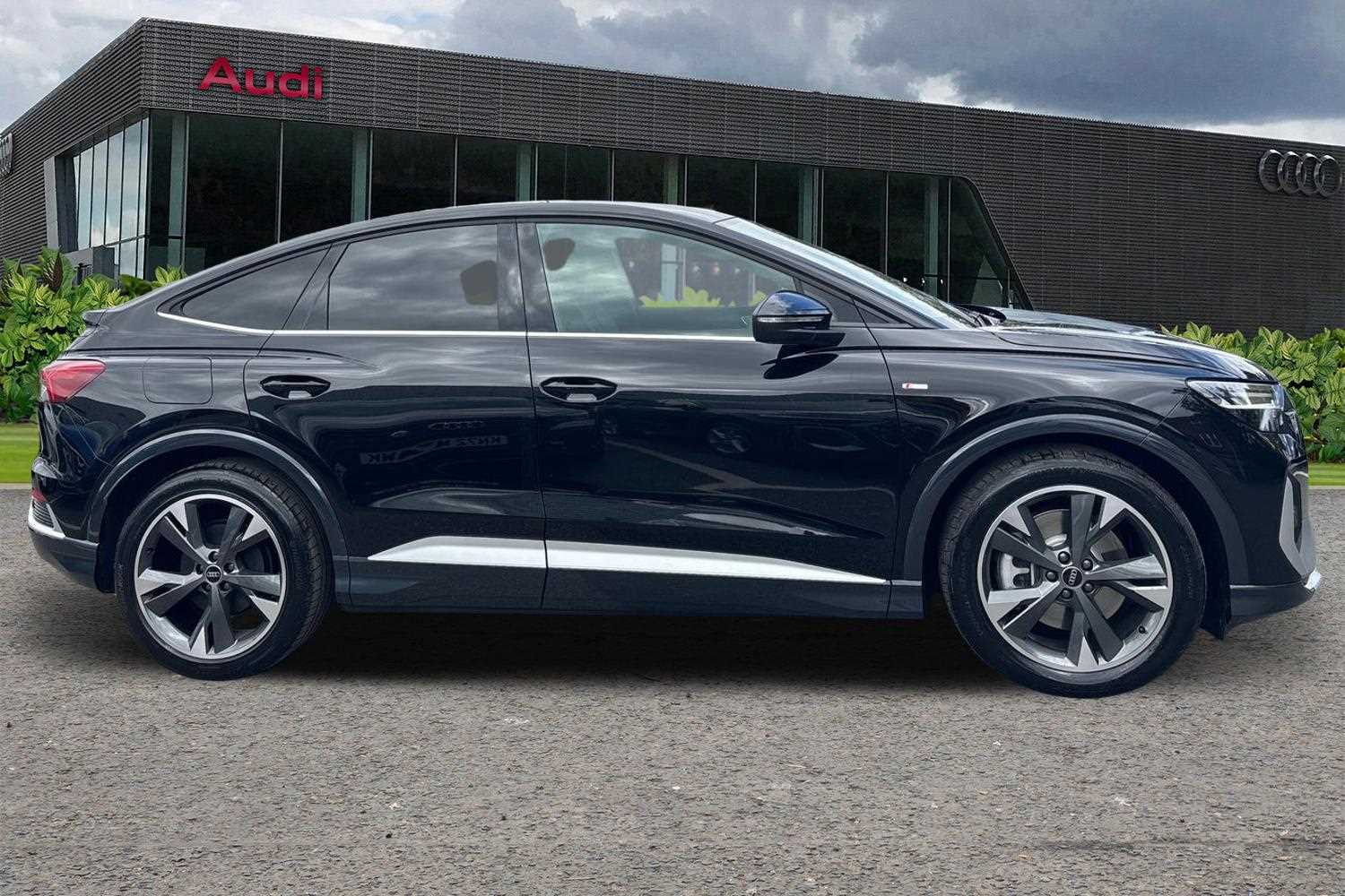 Used Audi Q4 e-tron 2025 for sale - 76063264: Photo 4