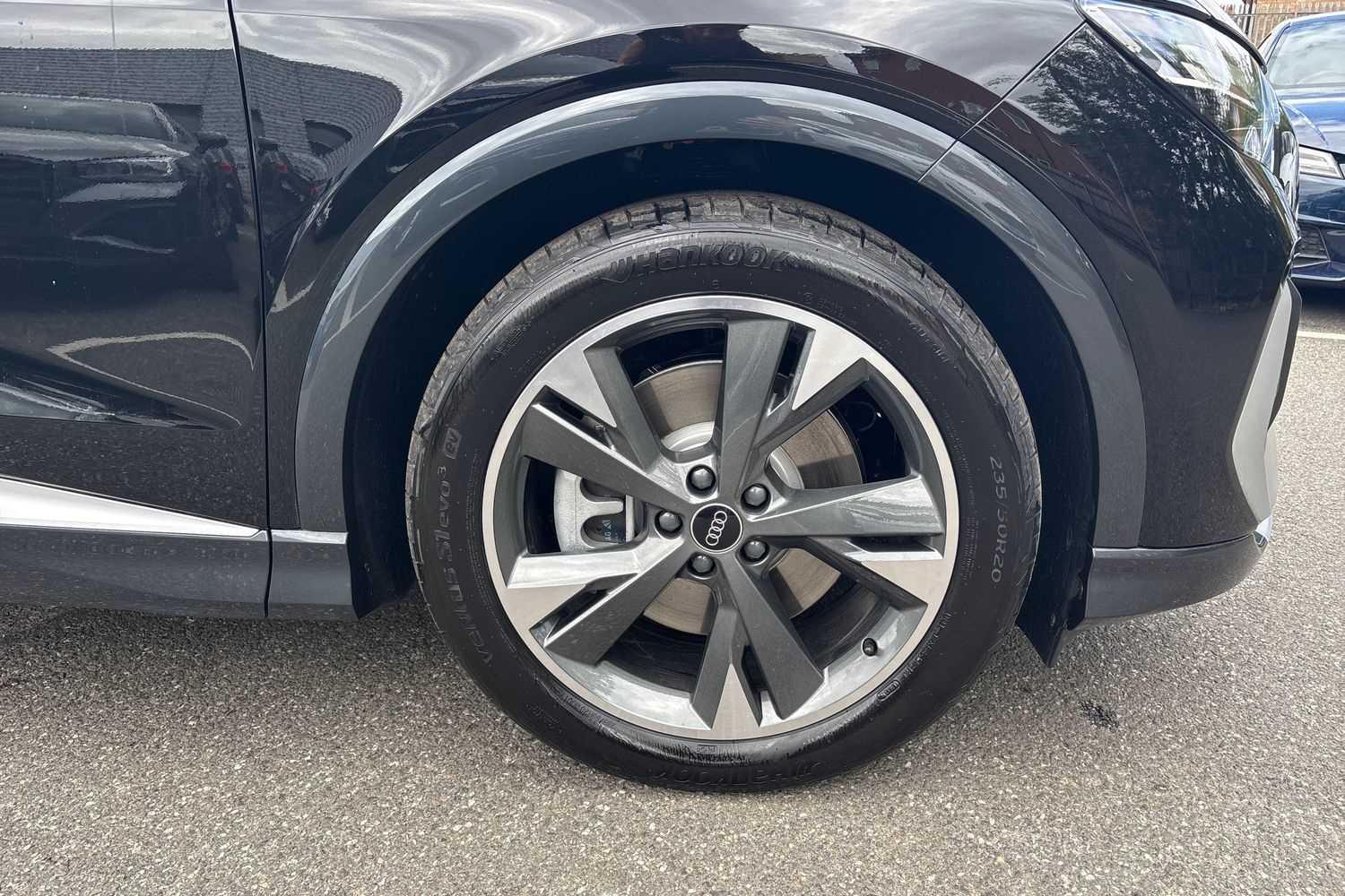 Used Audi Q4 e-tron 2025 for sale - 76063264: Photo 5
