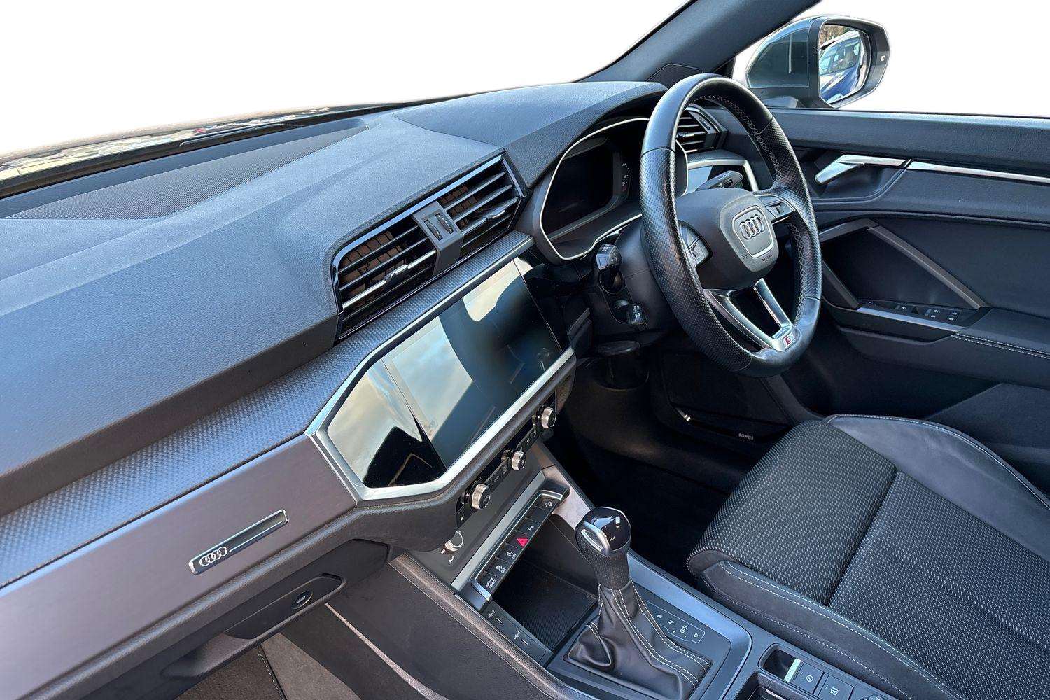 Used Audi Q3 2022 for sale - 77134792: Photo 2