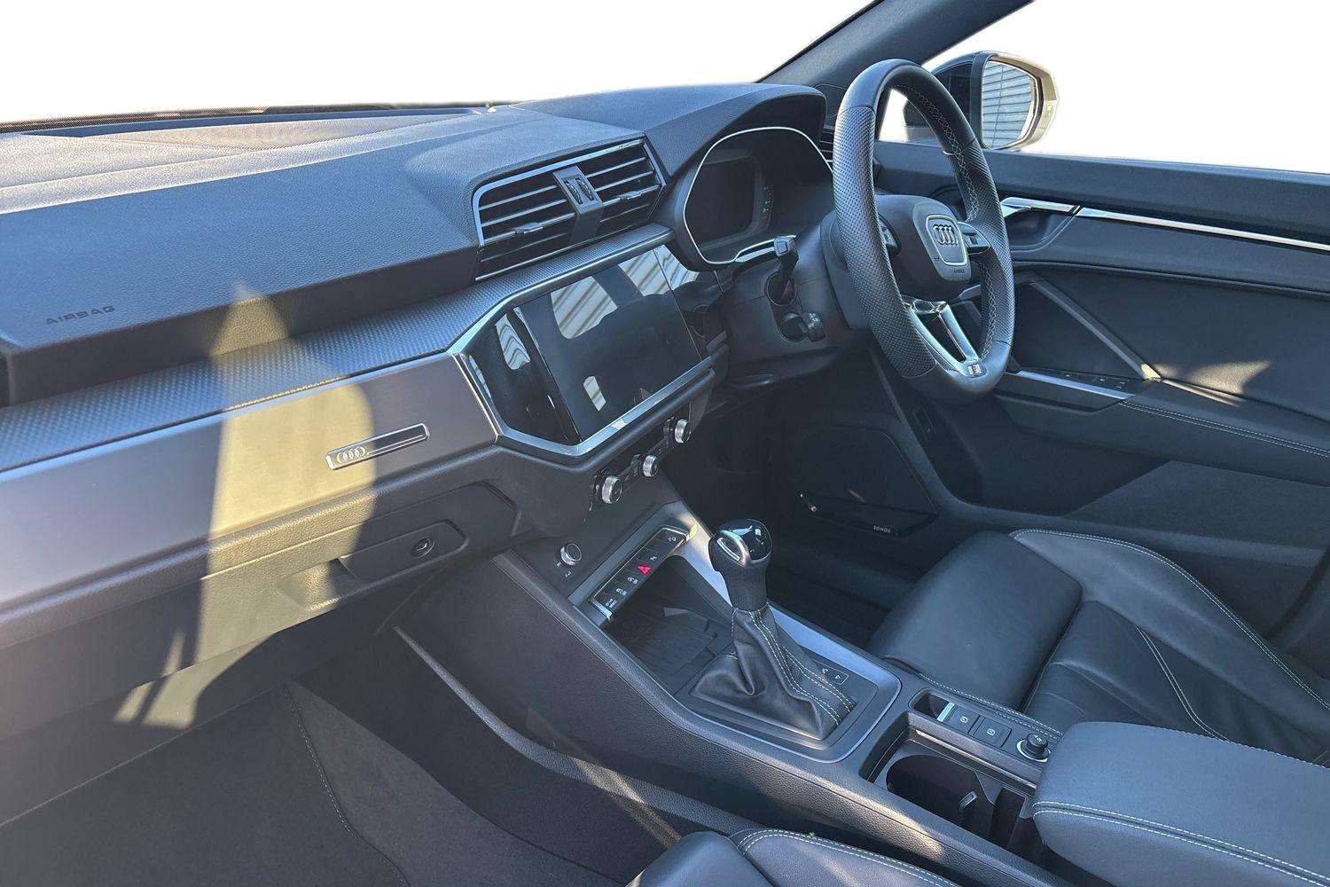 Used Audi Q3 2024 for sale - 76774168: Photo 2