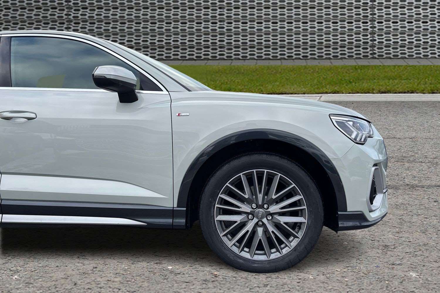 Used Audi Q3 2019 for sale - 77333820: Photo 5