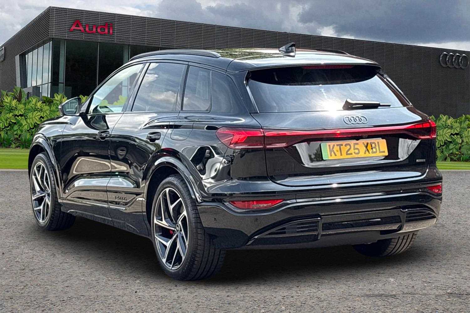 Used Audi Q6 e-tron 2025 for sale - 76063235: Photo 3