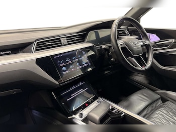 Used Audi e-tron 2022 for sale - 76298517: Photo 2