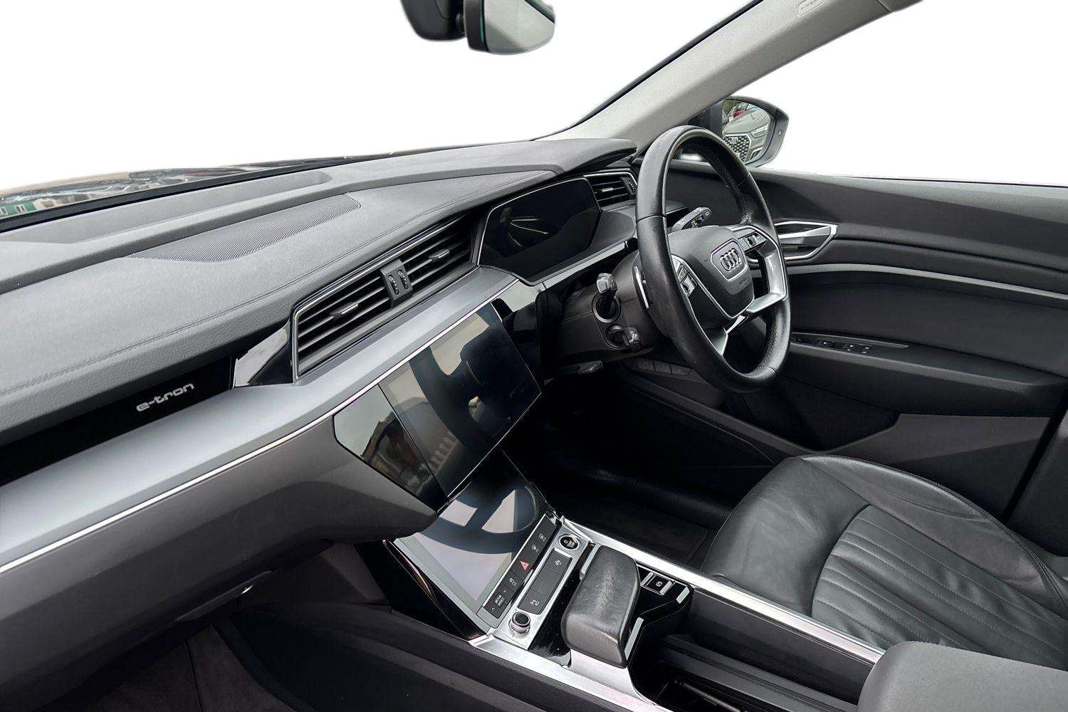 Used Audi e-tron 2021 for sale - 77373640: Photo 2