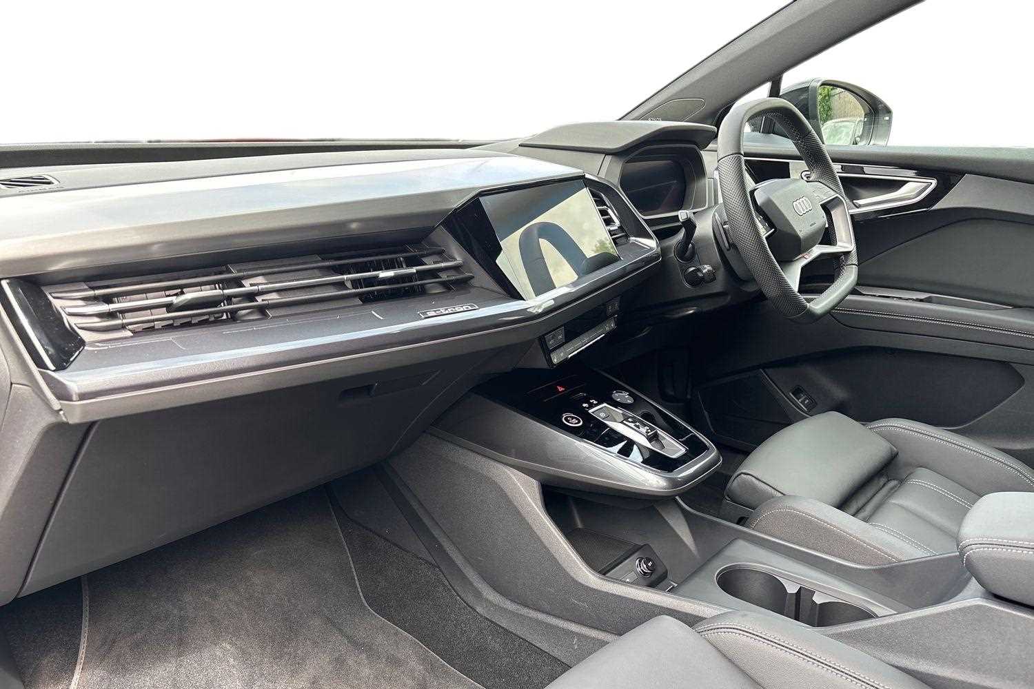 Used Audi Q4 e-tron 2025 for sale - 76063518: Photo 2