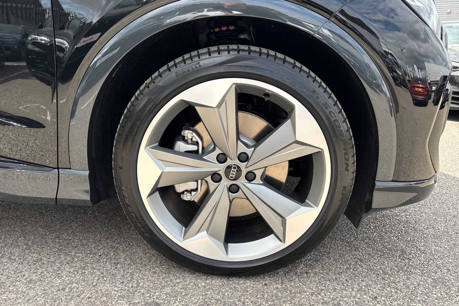 Used Audi Q4 e-tron 2025 for sale - 76063518: Photo 5