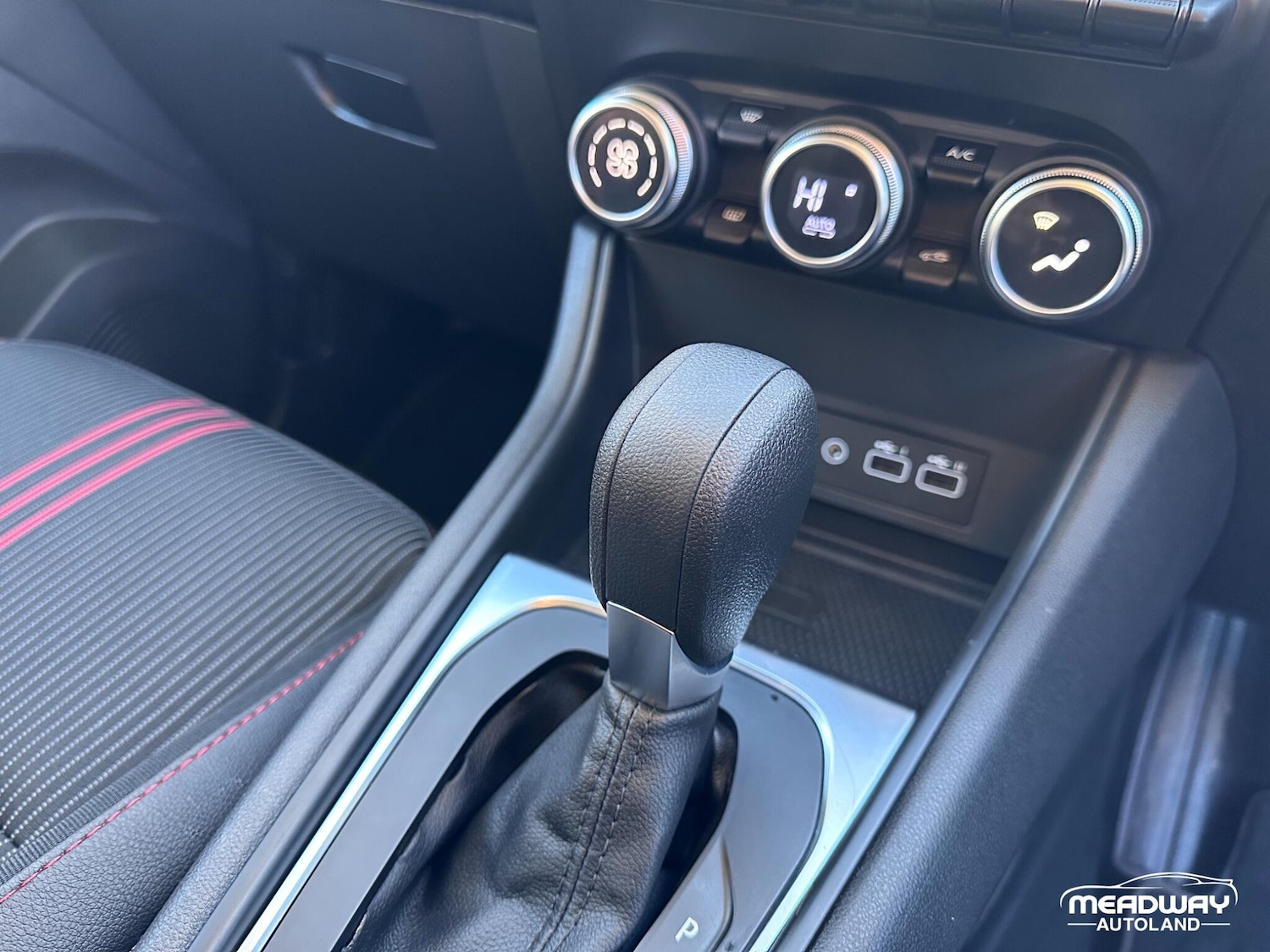 Used Renault Captur 2023 for sale - 77015245: Photo 30