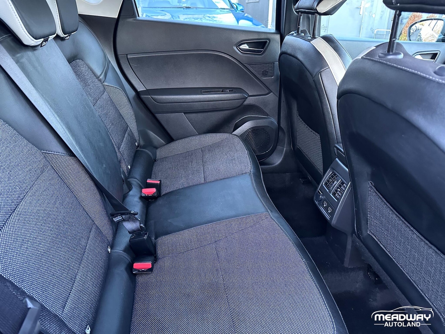 Used Renault Captur 2023 for sale - 76801160: Photo 35