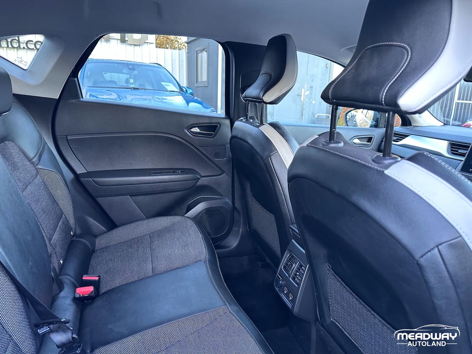 Used Renault Captur 2023 for sale - 76801160: Photo 36