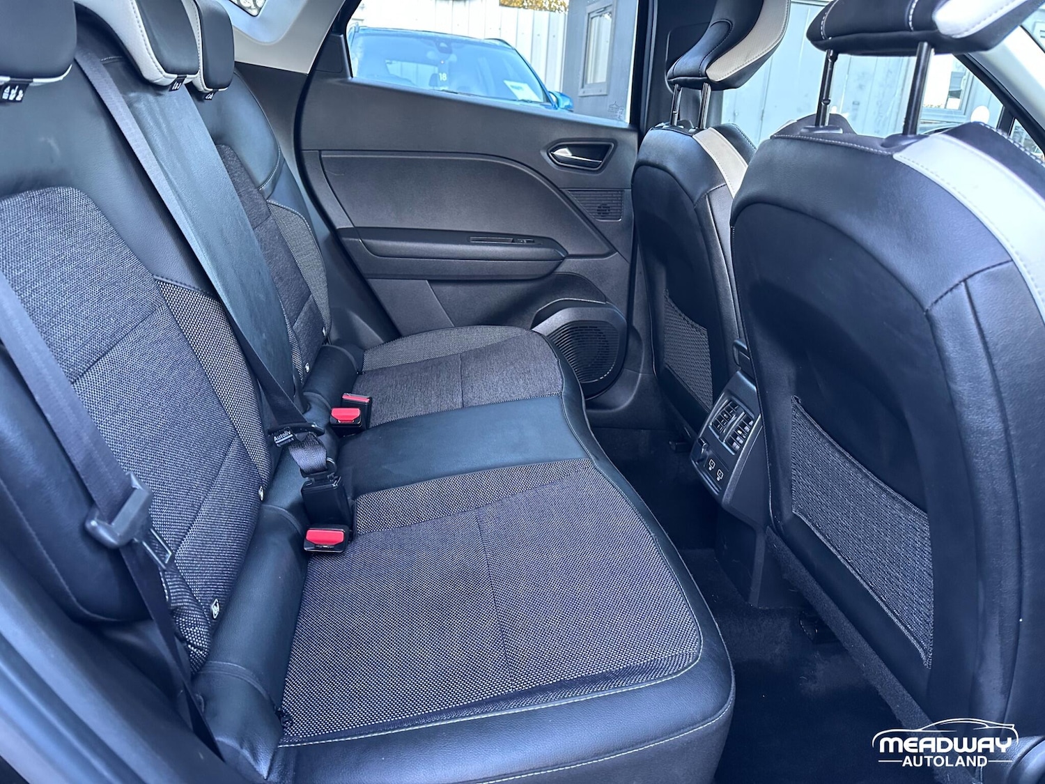 Used Renault Captur 2023 for sale - 76801160: Photo 38