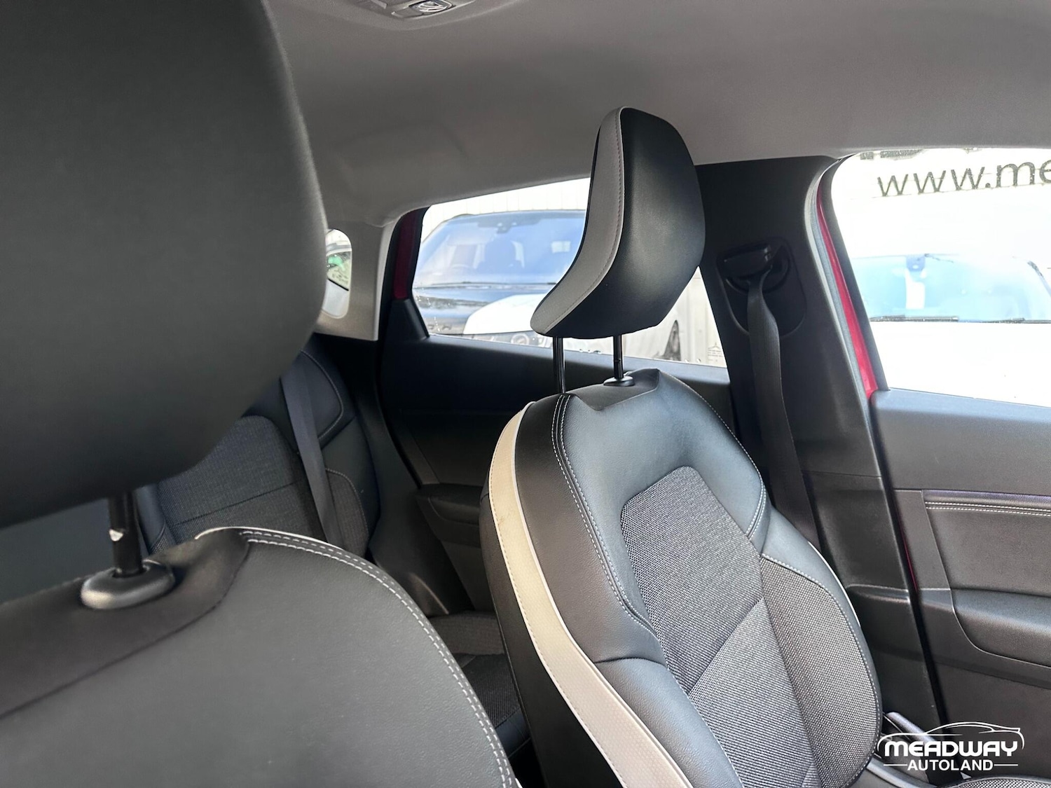 Used Renault Captur 2023 for sale - 77015450: Photo 31