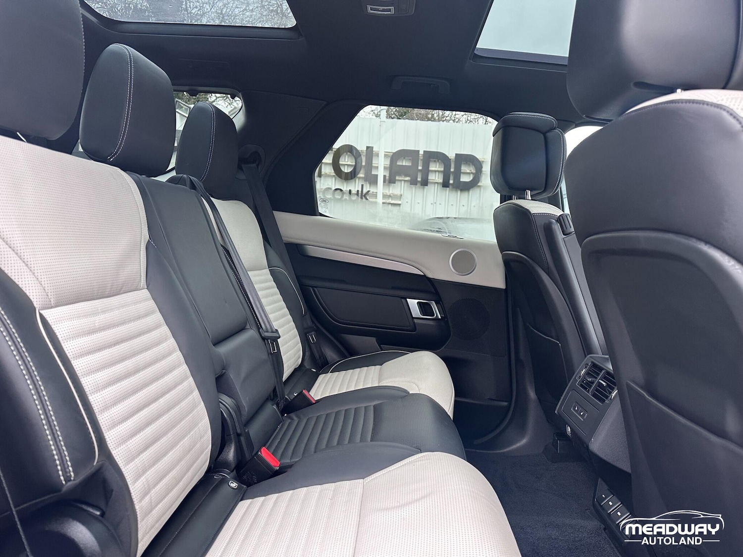 Used Land Rover Discovery 2023 for sale - 77330875: Photo 32