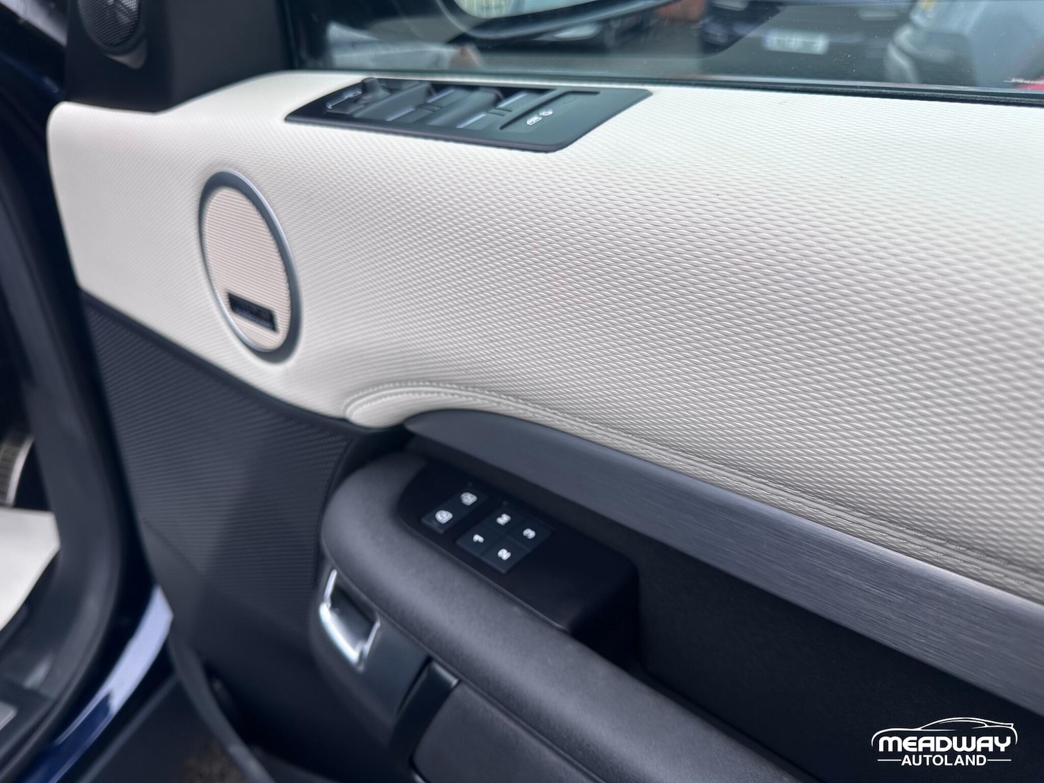 Used Land Rover Discovery 2023 for sale - 77330875: Photo 38