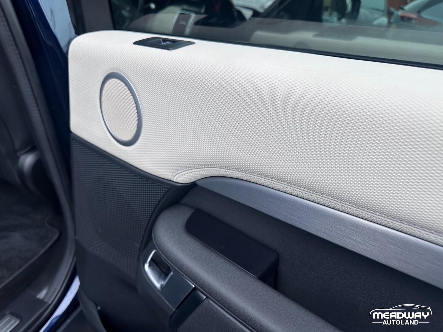 Used Land Rover Discovery 2023 for sale - 77330875: Photo 61