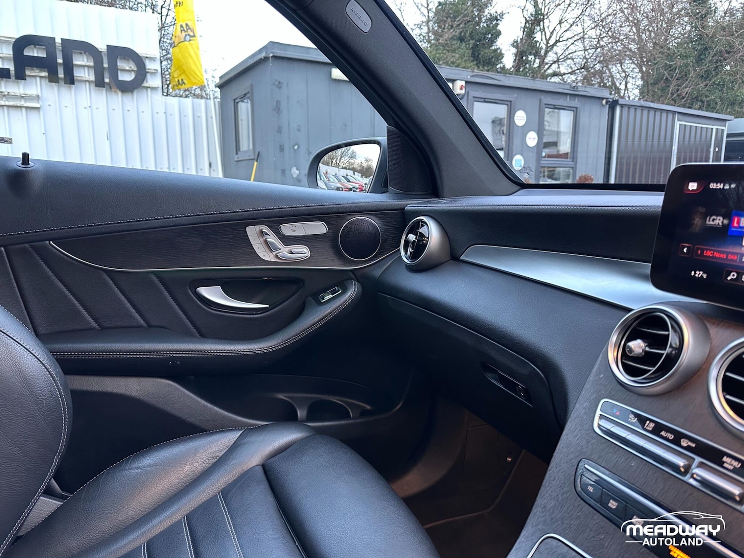 Used Mercedes-Benz GLC 2022 for sale - 77202623: Photo 6