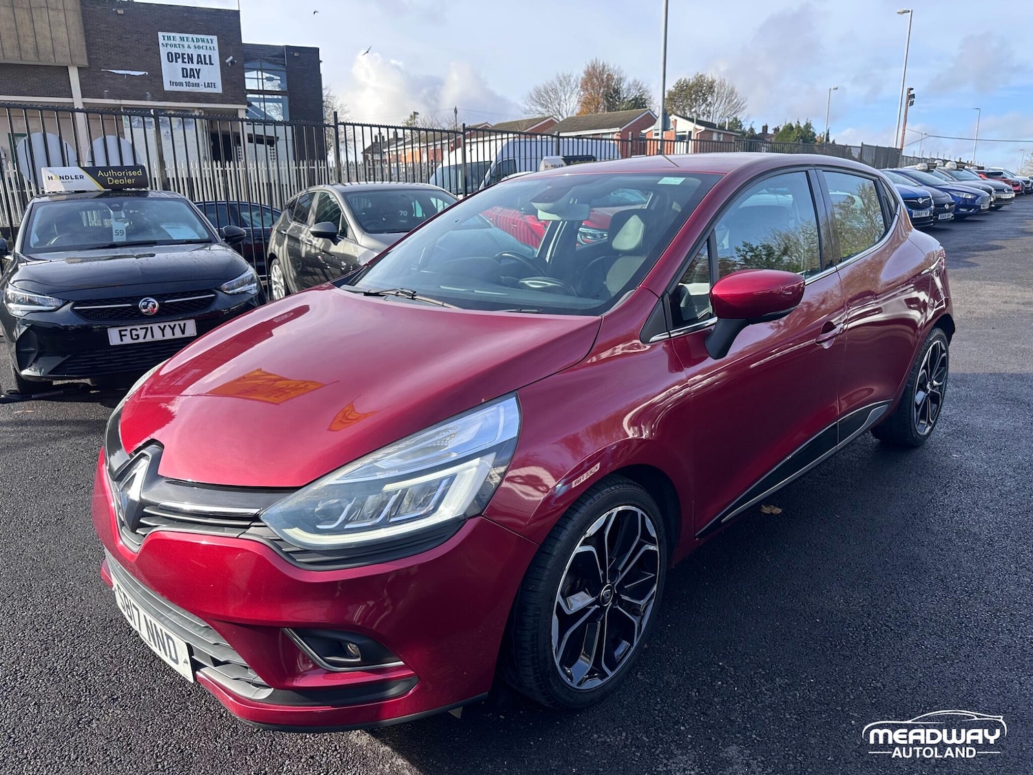 Used Renault Clio 2017 for sale - 76572329: Photo 6