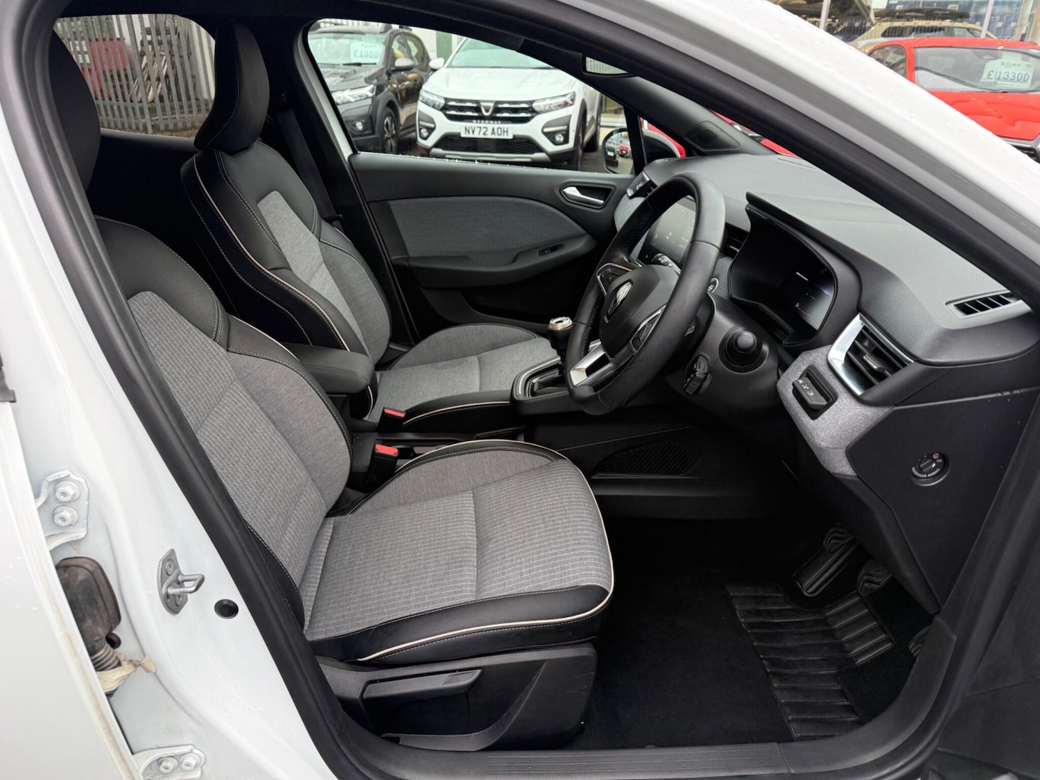 Used Renault Clio for sale - 77321063: Photo 15