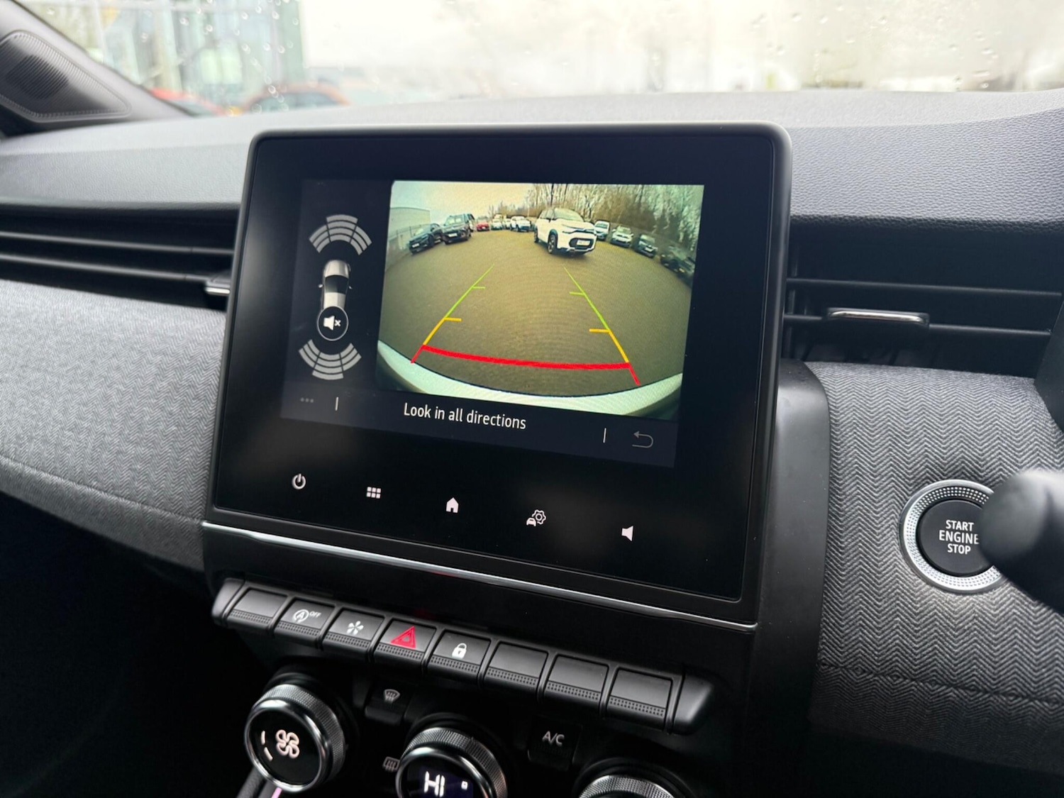 Used Renault Clio for sale - 77321063: Photo 27