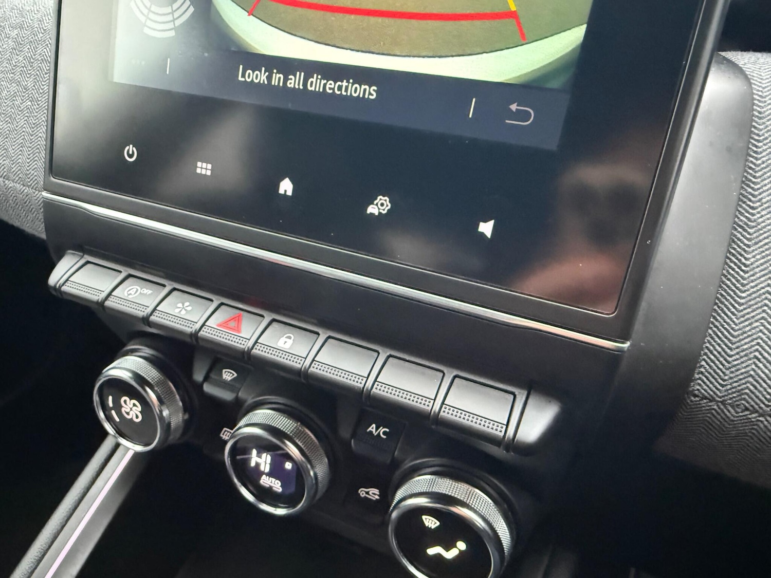 Used Renault Clio for sale - 77321063: Photo 29