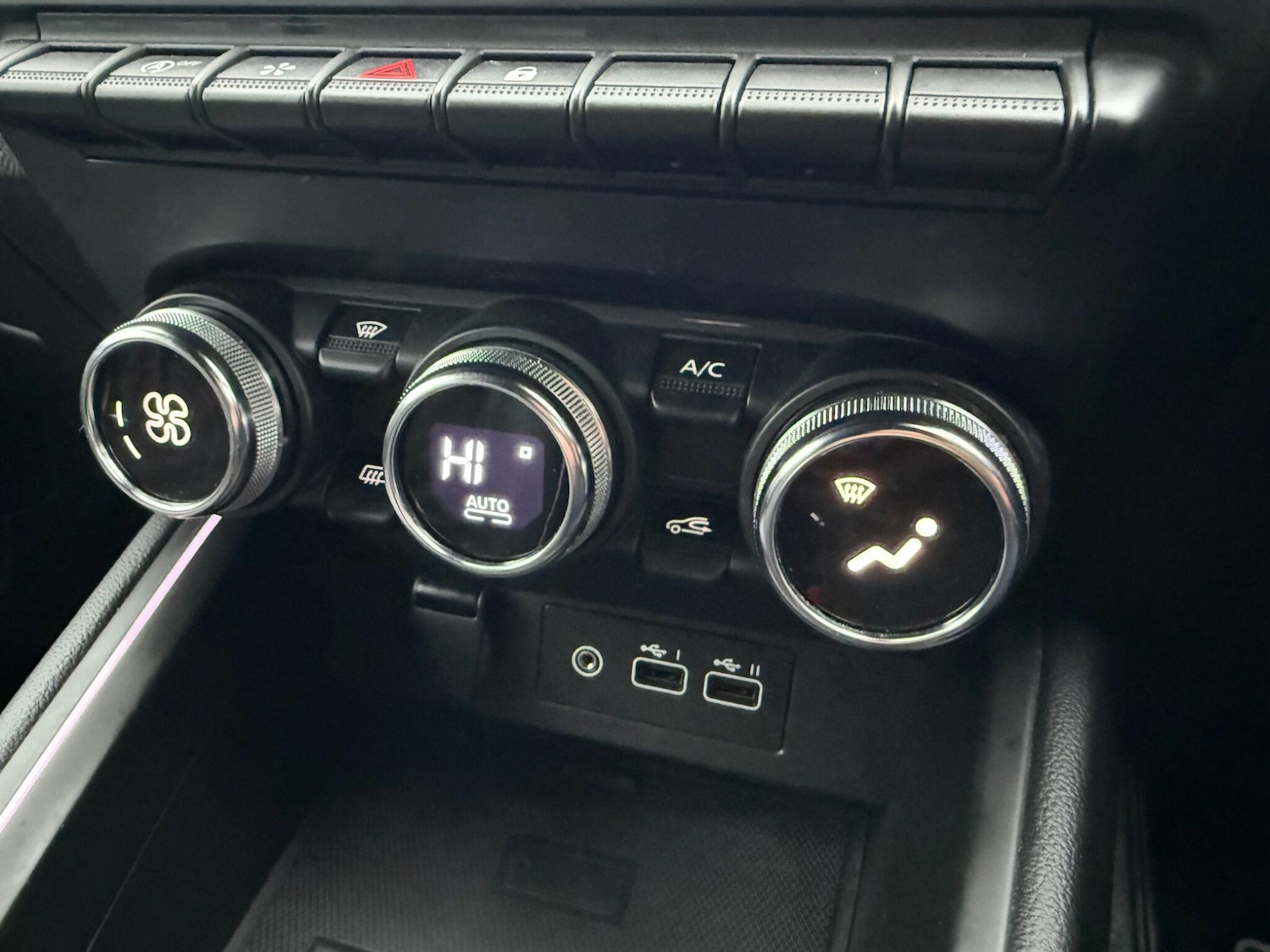 Used Renault Clio for sale - 77321063: Photo 30