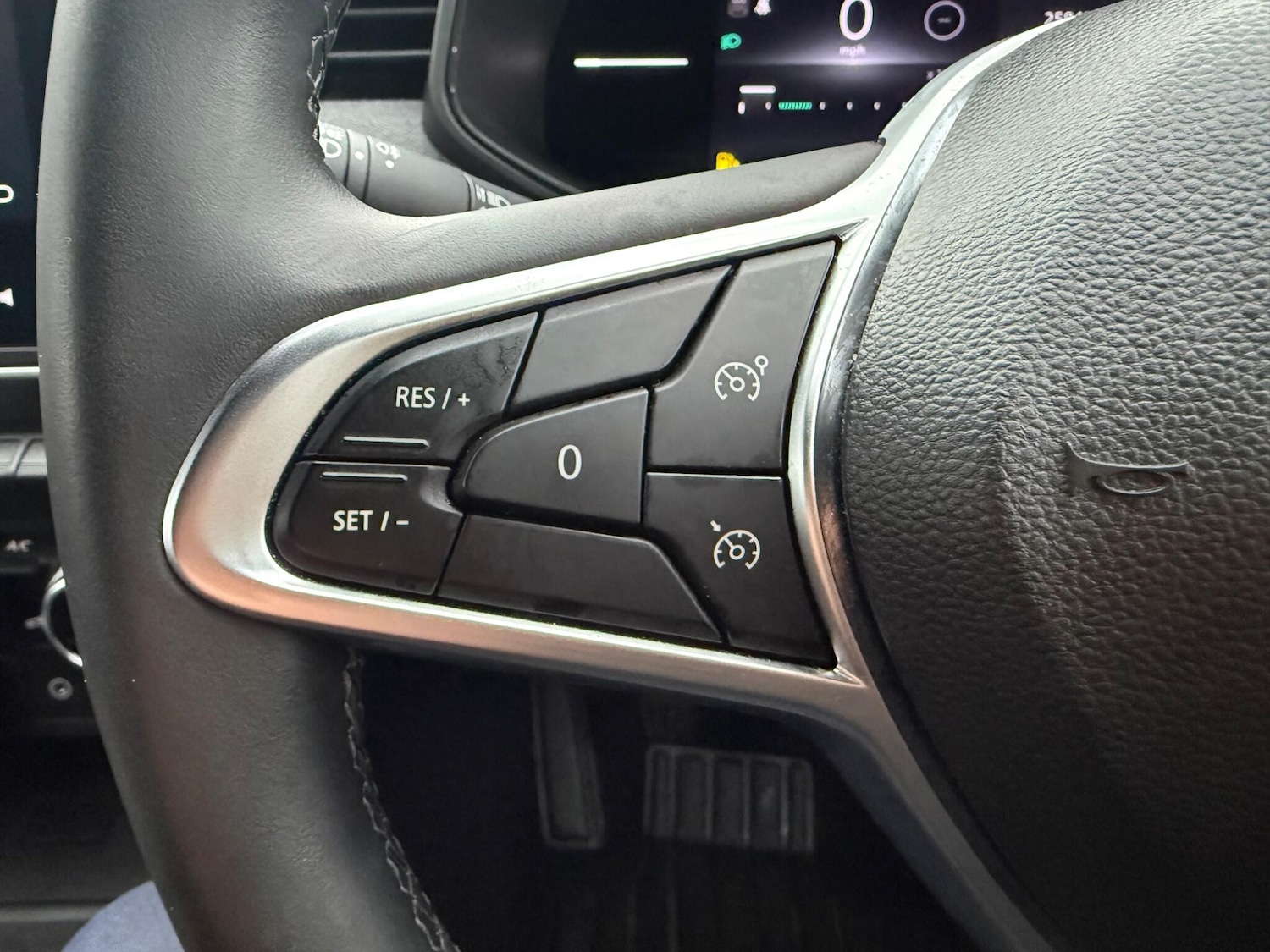 Used Renault Clio for sale - 77321063: Photo 34