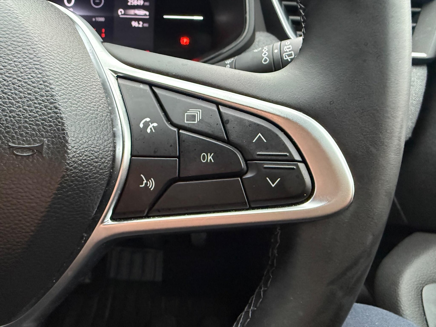 Used Renault Clio for sale - 77321063: Photo 35